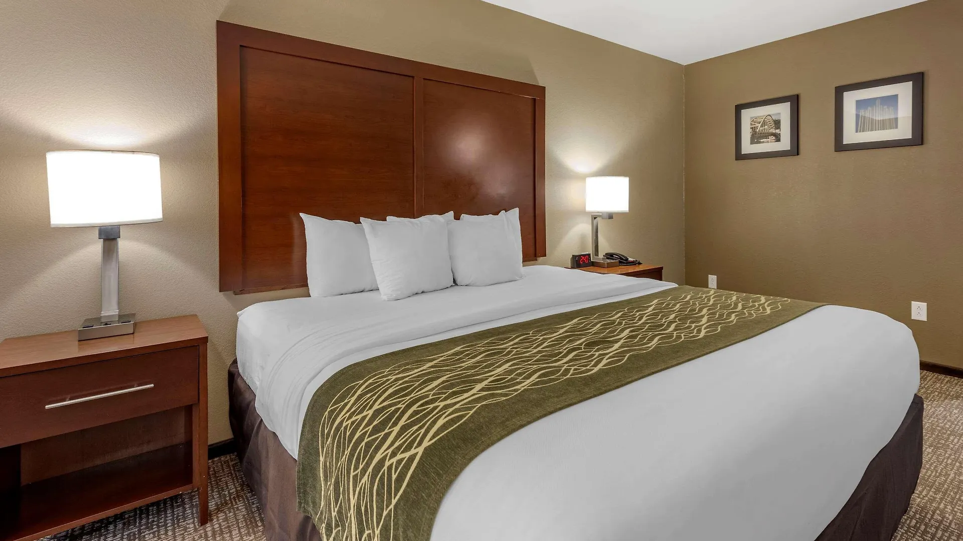 Comfort Inn & Suites Pittsburgh South Hotel