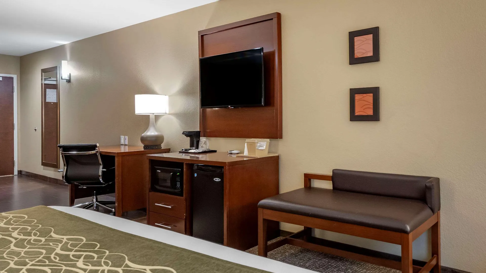 Comfort Inn & Suites Pittsburgh Hotel